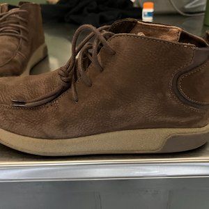 OluKai Loli'i Puki Men's Boots M10  Dark Wood worn twice/no wear